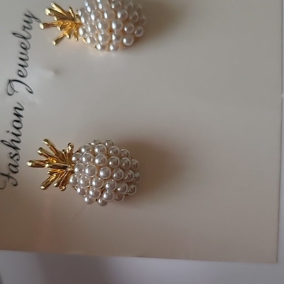 Pineapple 🍍 Earrings - Picture 7 of 7